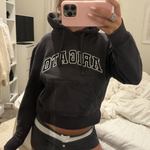 Axel Arigato hoodie - Hoodie från Axel Arigato, säljs ej längre på hemsidan men köpt för ca 1000kr 🩷 Passar XS/S 🎀
