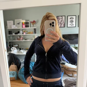 Juicy set!! - Kommer aldrig till andvändning!!! Skriv för frågor! Överdelen är i M och byxor i S💓