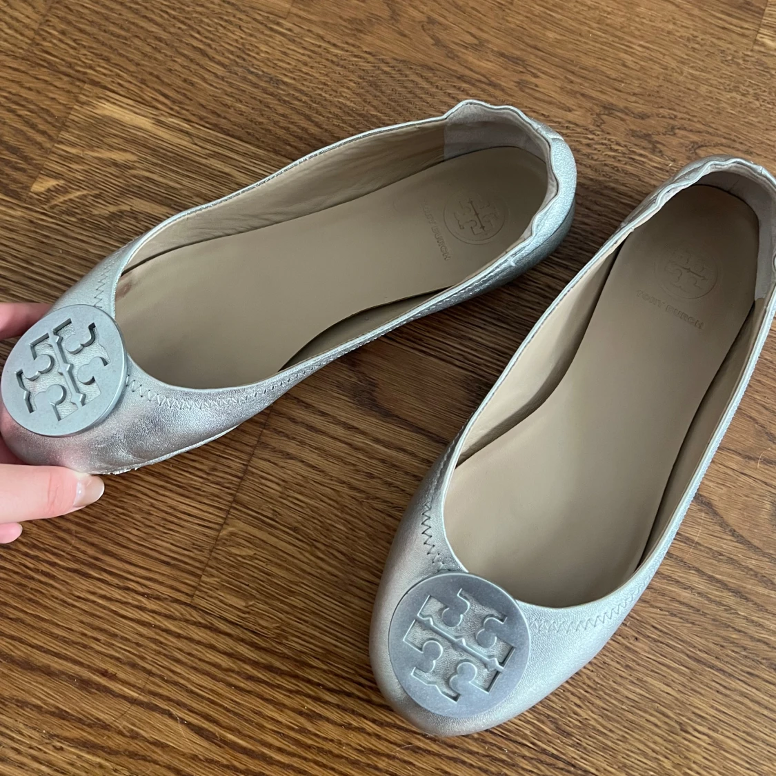 Silver ballerinaskor från Tory Burch - 1