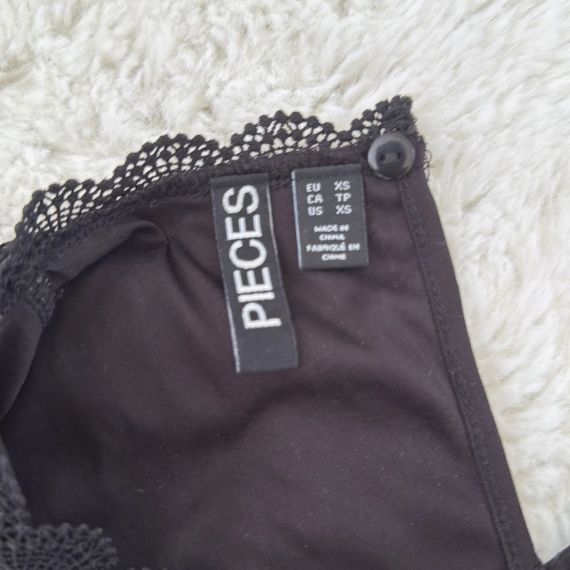 Svart spetsblus från Pieces XS - 3