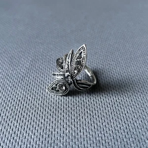 Forêt Noire - Size 7.5 Intricate ring featuring a branching leaf motif adorned with small black stones, creating a mysterious and elegant statement piece.