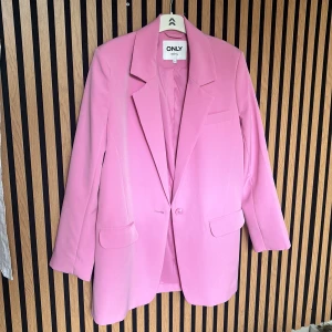 Kavaj rosa  - Aldrig använd, hade ingen prislapp i butik