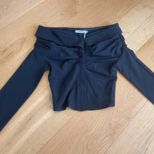 Långärmad topp nakd - Långärmad topp/blus från nakd storlek 34 