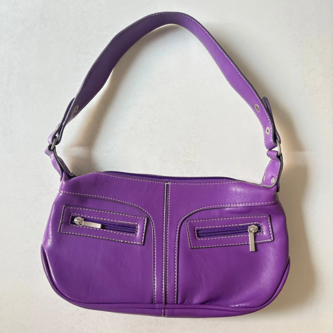 Lila axelväska från Franco Rino