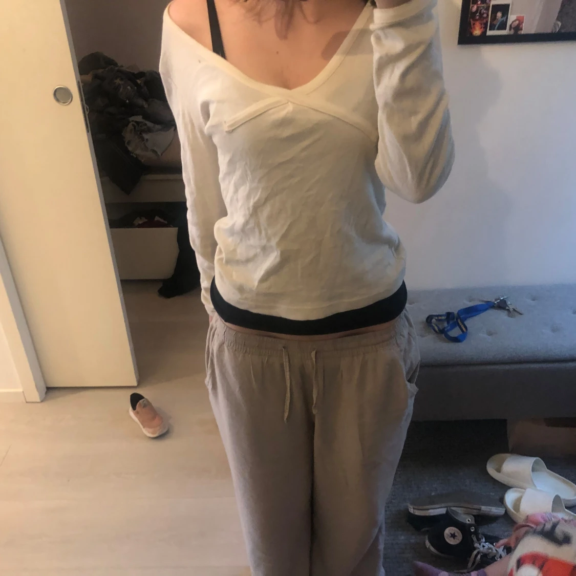 Säljer en vit tröja med unik design