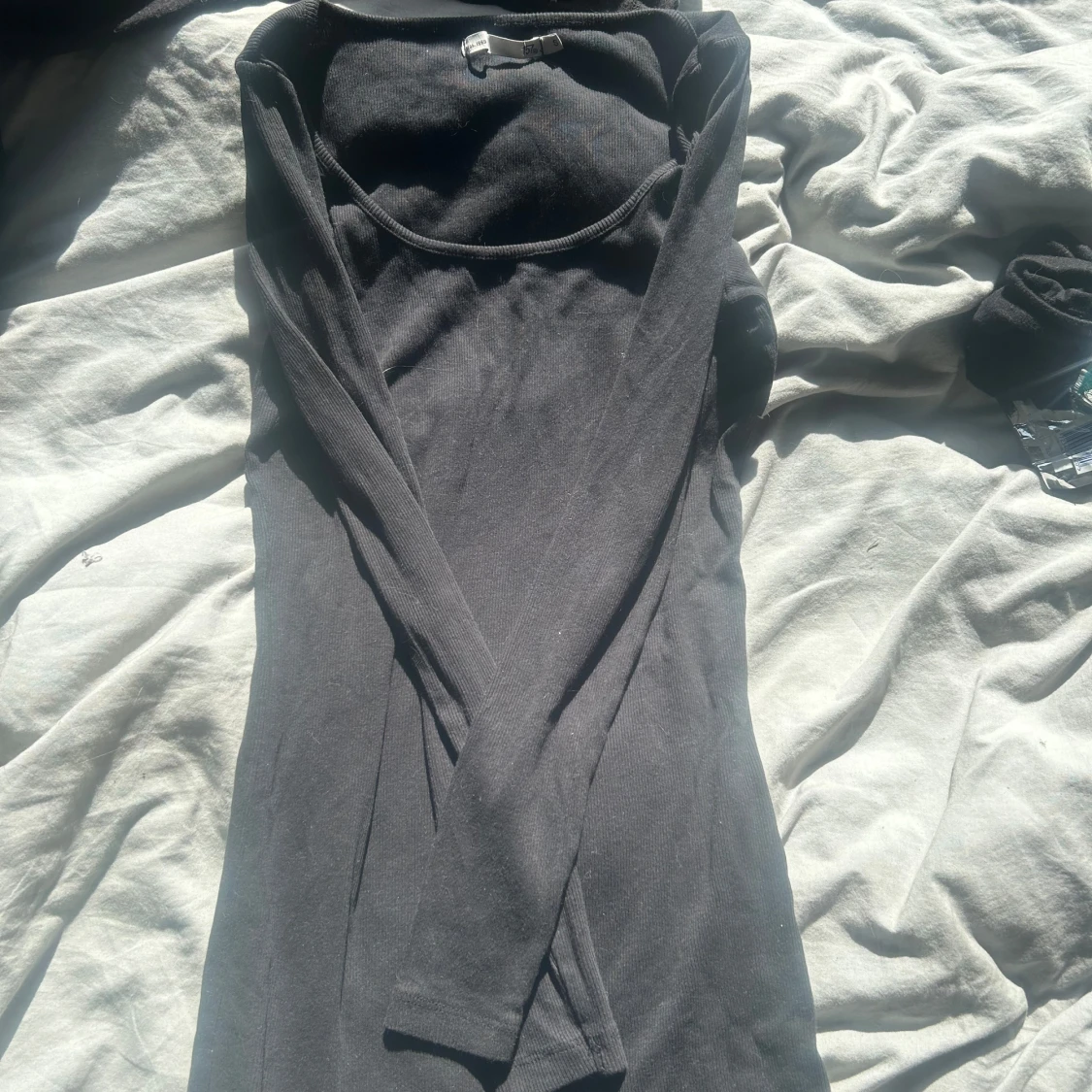 Svart ribbad långärmad klänning - 1