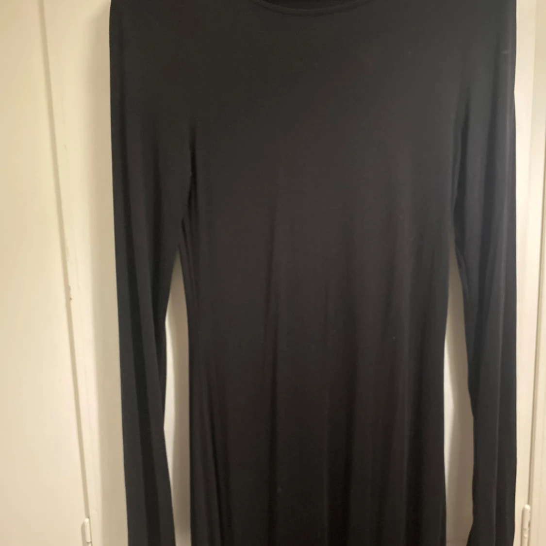 Svart långärmad långklänning Gina Tricot - 1