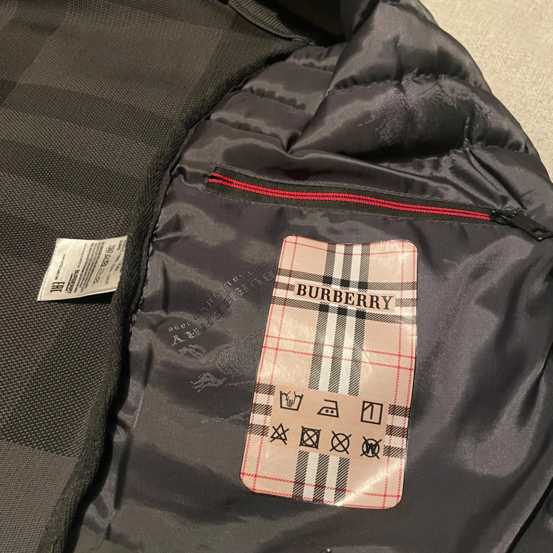 Svart quiltad dunväst från Burberry - 3