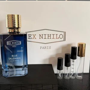 Blue Talisman - Blue Talisman                                                             2ml/90kr  3ml/120kr  5ml/200kr 10ml/395kr.        Läs på om parfymen, topp 3 sommarparfym enligt mig! Mindre paket kan skickas mot porto 22kr. Se även övriga annonser för paketbeställning. 