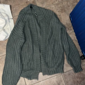 Cardigan - Perfekt att slänga på över en klänning eller linne nu till sommaren 