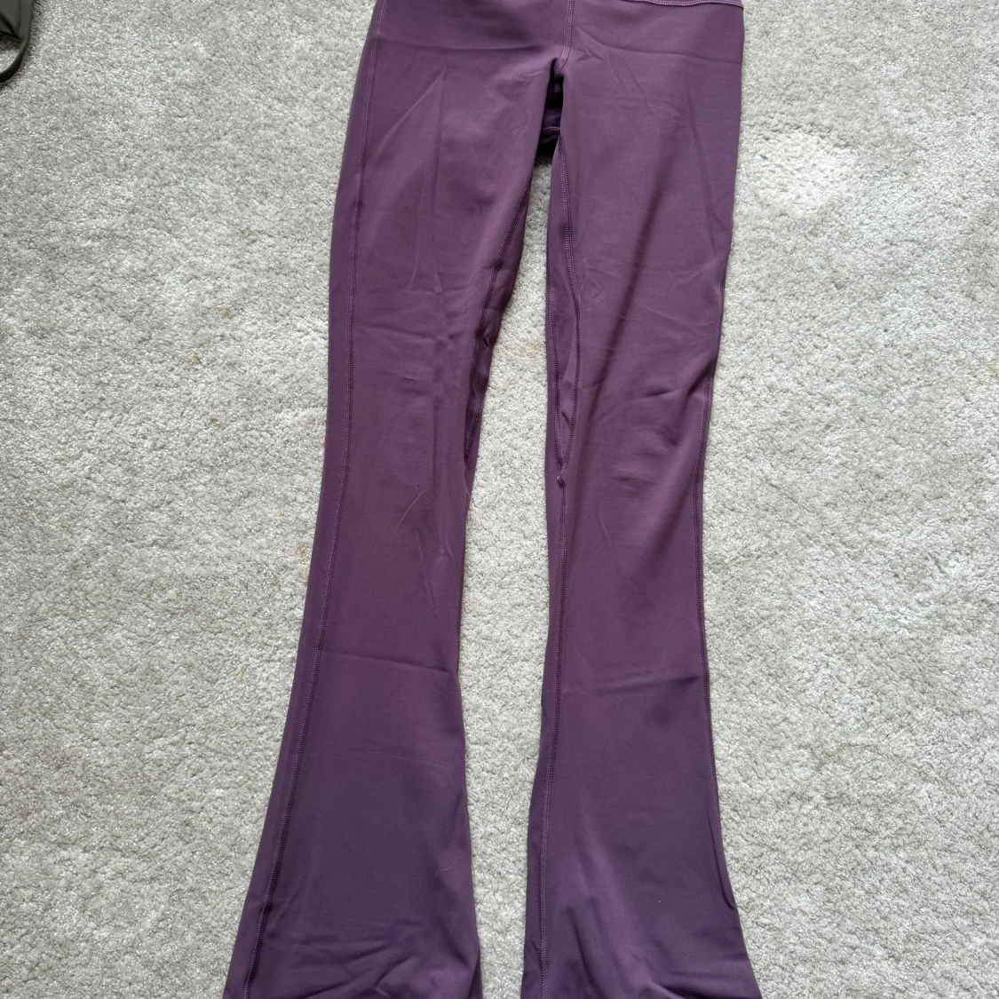 Lila bootcut leggings från Lululemon