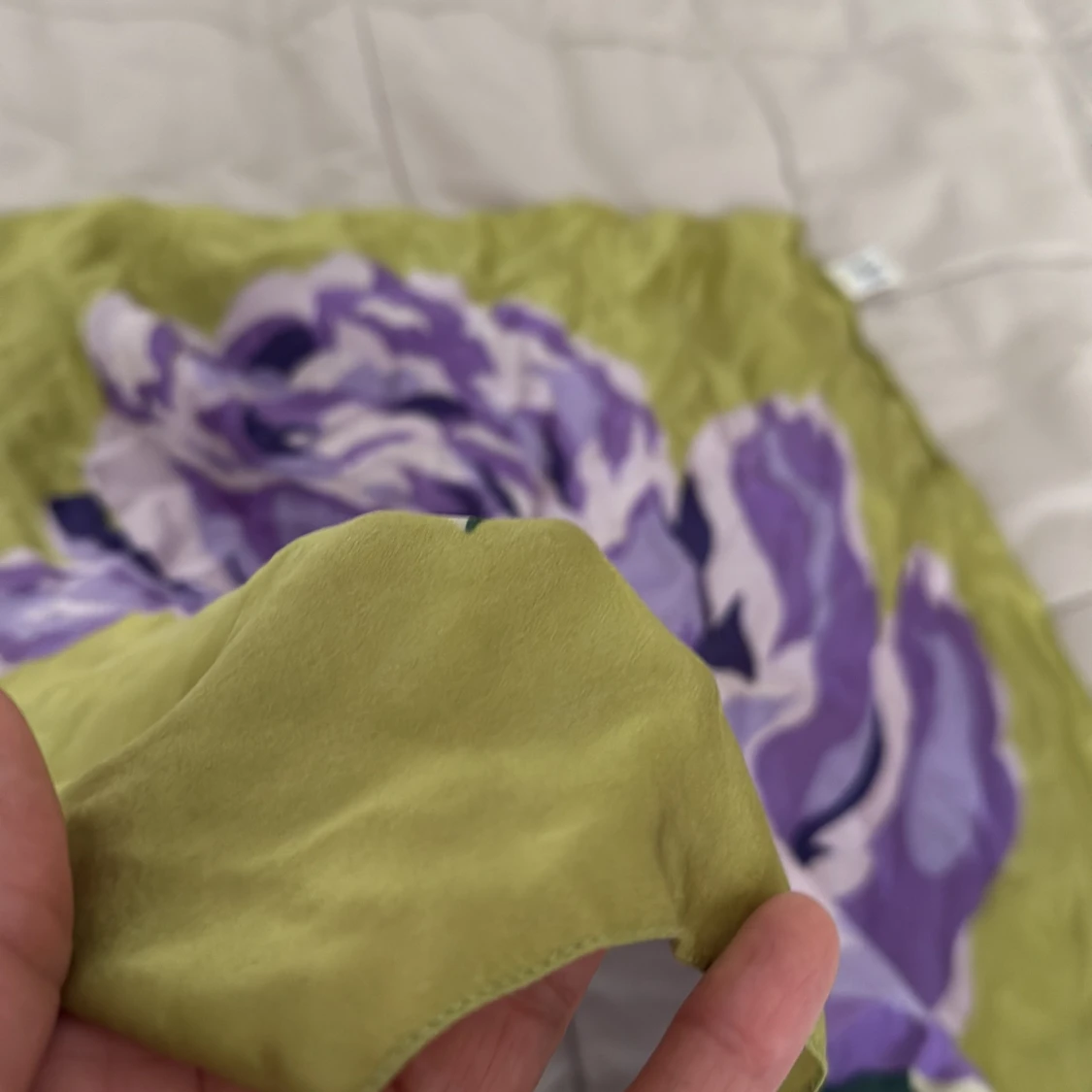 Blommig sidenscarf från GAP - 3