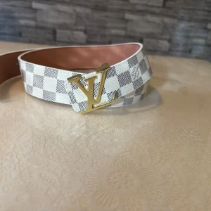 Snyggt L*V bälte - Helt ny oanvänt L*V bälte. Size 105