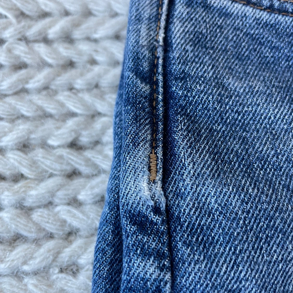 Blå bootcut jeans från Weekday - 3