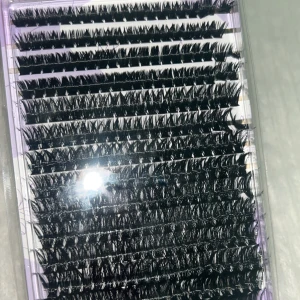 Svarta lösögonfransar i mixad längd - Ett paket med svarta lösögonfransar från Asiteno. Fransarna är separata och kommer i olika längder för att skapa en fyllig och naturlig look. Perfekta för fransförlängning eller att bygga egna fransrader. Förpackningen är lila och transparent.