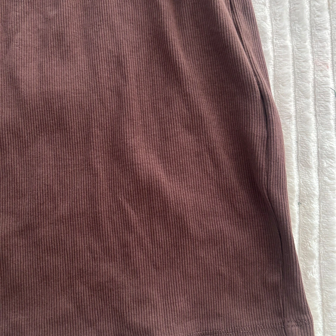 Brun ribbad långärmad klänning från Bik Bok - 1