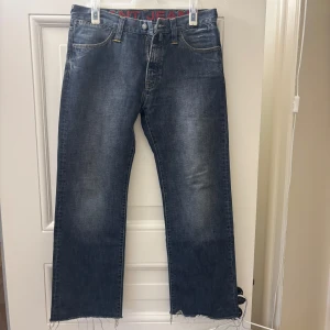 Gant jeans  - Säljer ett par jeans från märket gant. Storlek 33/34 men sitter mer som en 33/32 idag. Fint skick. 