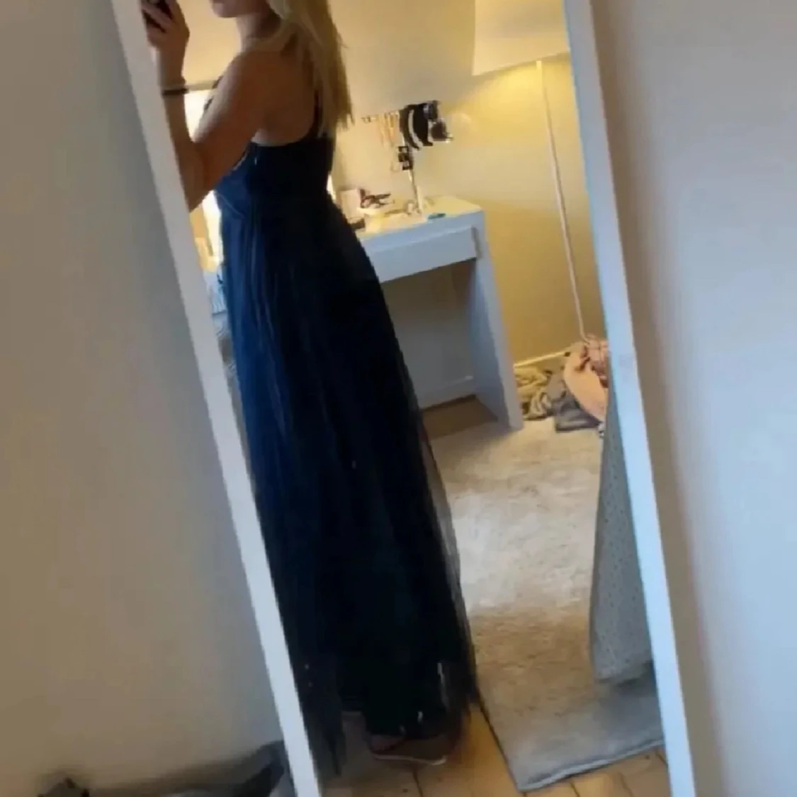 Marinblå oneshoulder klänning  - 2