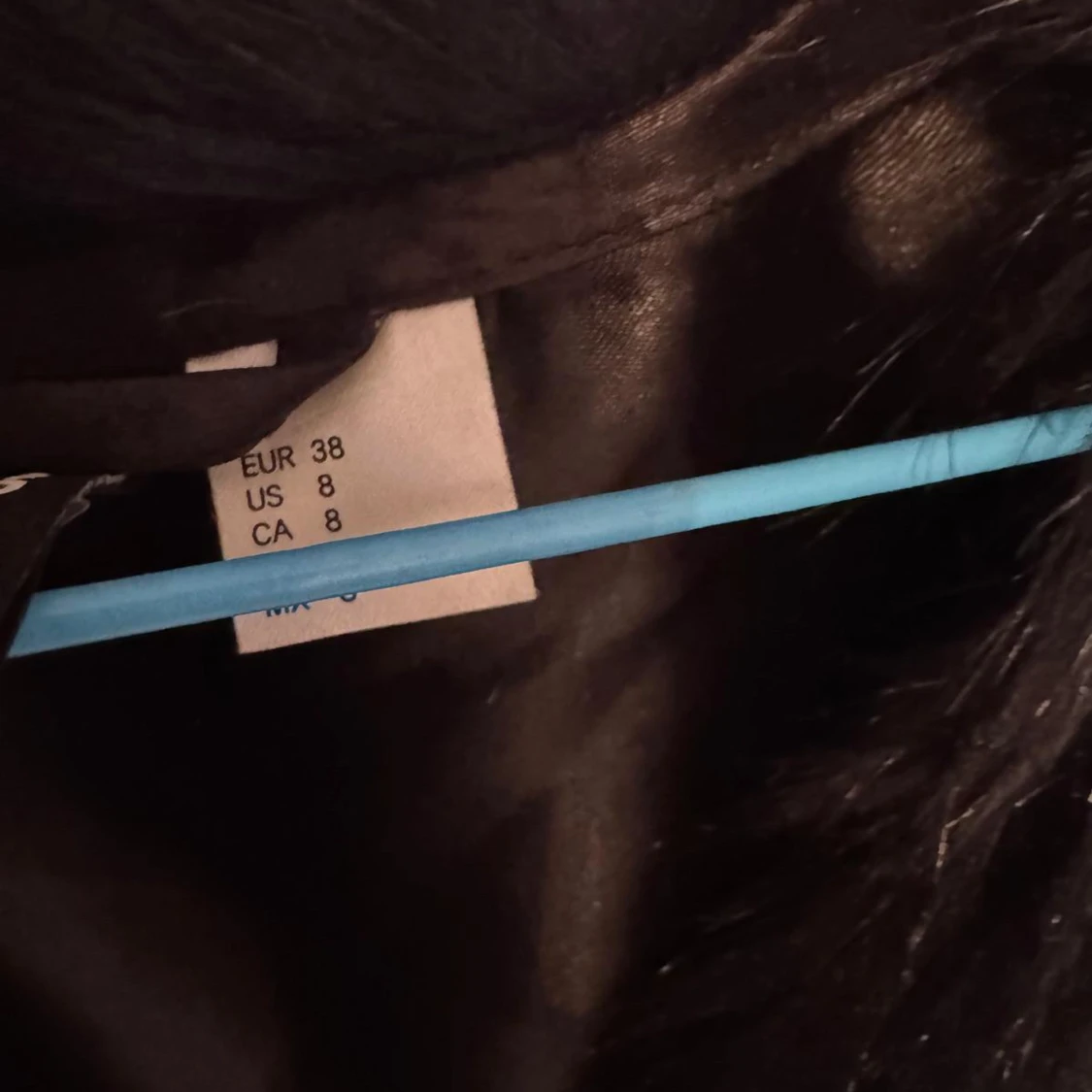 Svart pälsväst från Giorgia, strl 38 - 2