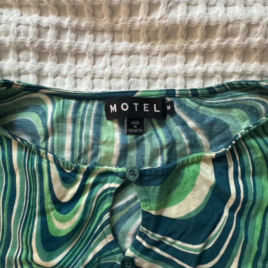 Grön mönstrad topp från Motel - 2