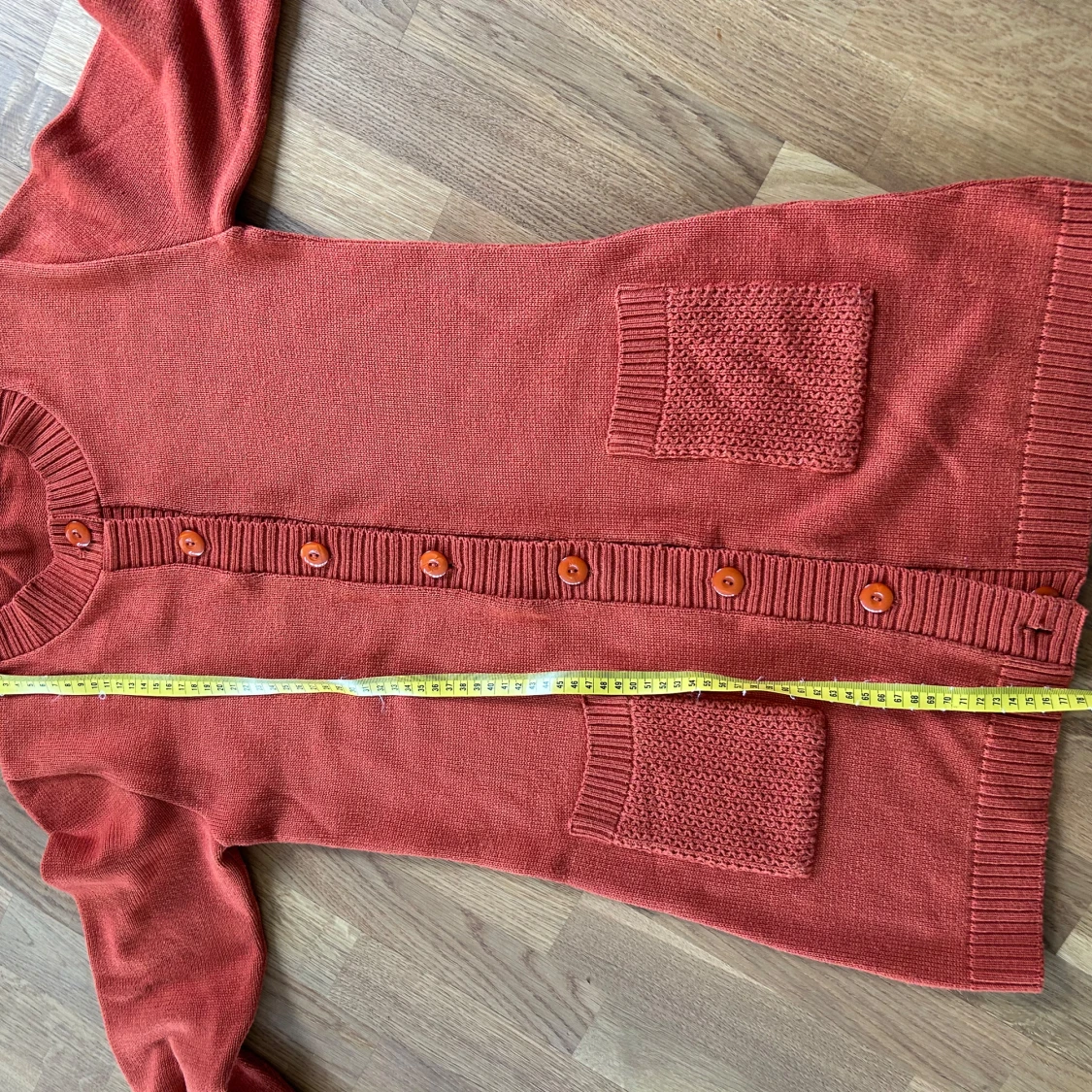 Rostfärgad stickad cardigan från Cissi och Selma - 4