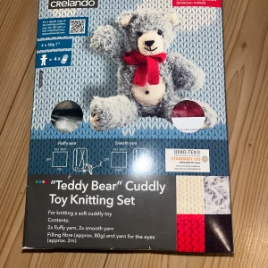 Nalle kudonta/virkkaus setti - Ihana nallen kudonta tai virkkaus setti. Sisältää ohjeen ja kaiken tarvittavan. Muuten käyttämätön, mutta toisesta pörrölangasra otettu noin 1-2 metriä. Alkuperäispakkauksessa, pakkaus saanut hieman osumaa. Kissatalous MMM, lisätietoja saa kysymällä Katsothan myös muut ilmoitukseni Mikäli hinta ei miellytä tarjoa rohkeasti 