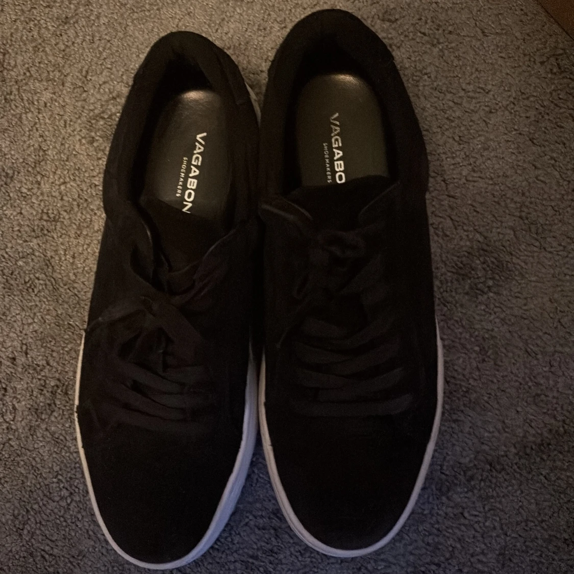 Svarta sneakers från Vagabond i mocka - 2