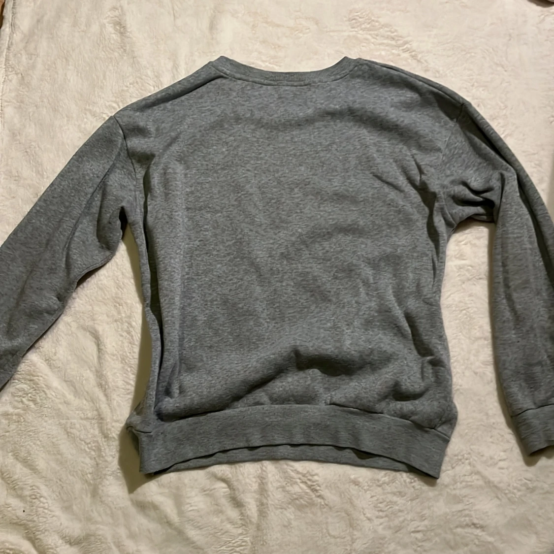 Grå basic sweatshirt