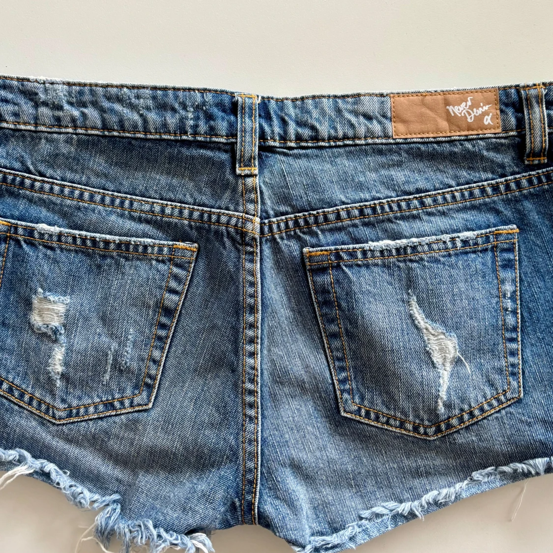 Korta jeansshorts  - 2