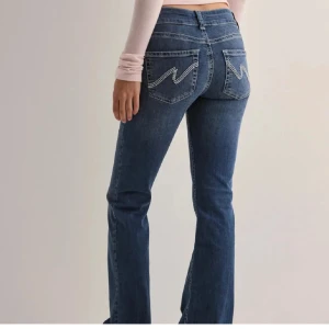 Nelly Jeans - Säljer dessa jeans från nelly, använda enstaka gånger och är i nyskick. Storlek 42!