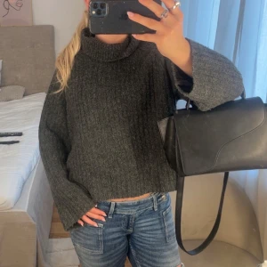 Stickad tröja med krage💞 - Jättesnygg stickad tröja från SAMSA Collection🩷 Inga defekter alls! Storlek S men funkar för XS/M också