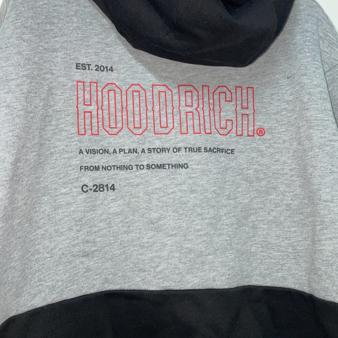 Grå och svart hoodie från Hoodrich - 4