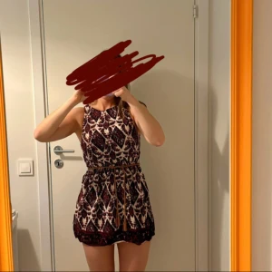 Klänning från Forever 21 - Klänning från Forever 21, storlek S. Aldrig använd. 