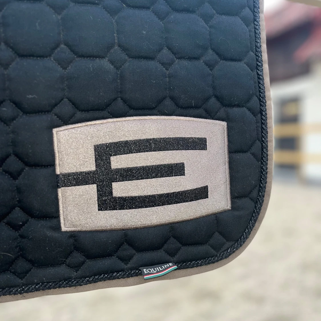 E-logga Svart Cappuccino/Svart - 1