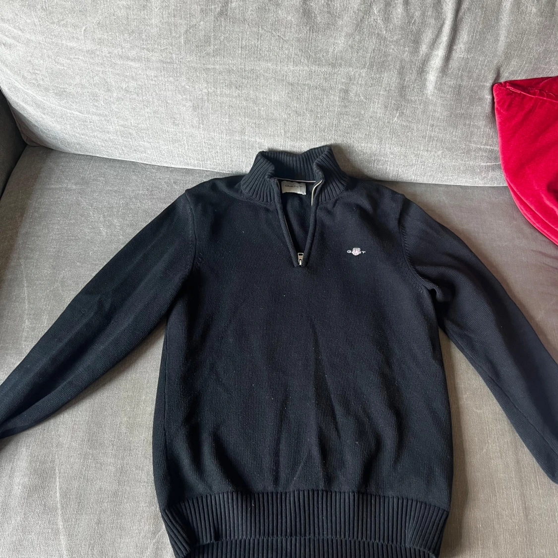 Svart stickad tröja med dragkedja från GANT - 1