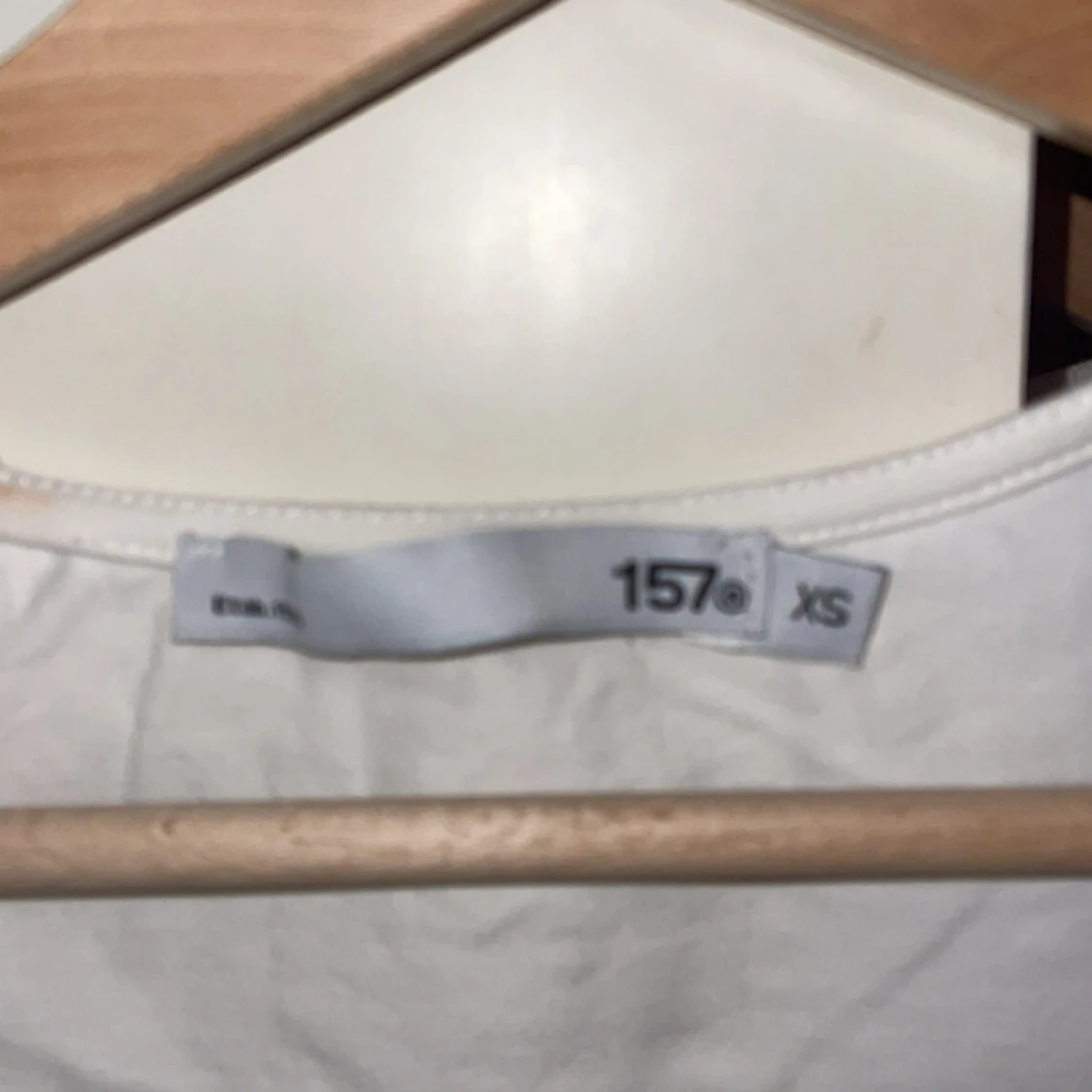 Vit linnetopp med spets från 157 - 1