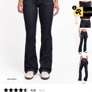Mörkblå extra tall bootcut jeans med låg midja  - Snygga mörkblå jeans med bootcut passform och låg midja från madlady. Storlek S (extra-tall) Innerbenslängd, 90cm midjemått 34cm💕ny pris 699kr