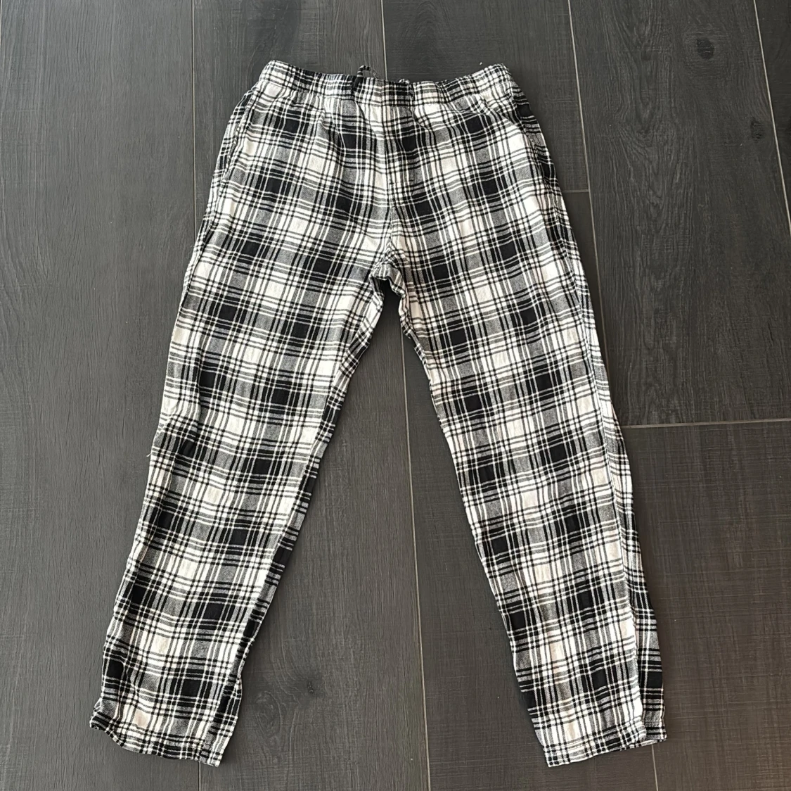 Svarta och vita rutiga byxor H&M S