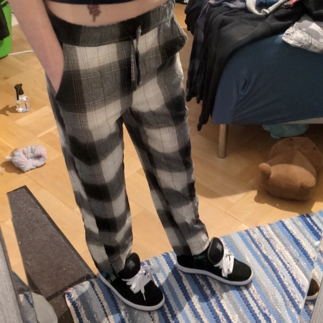 Rutiga byxor med snörning från Kappahl - 1