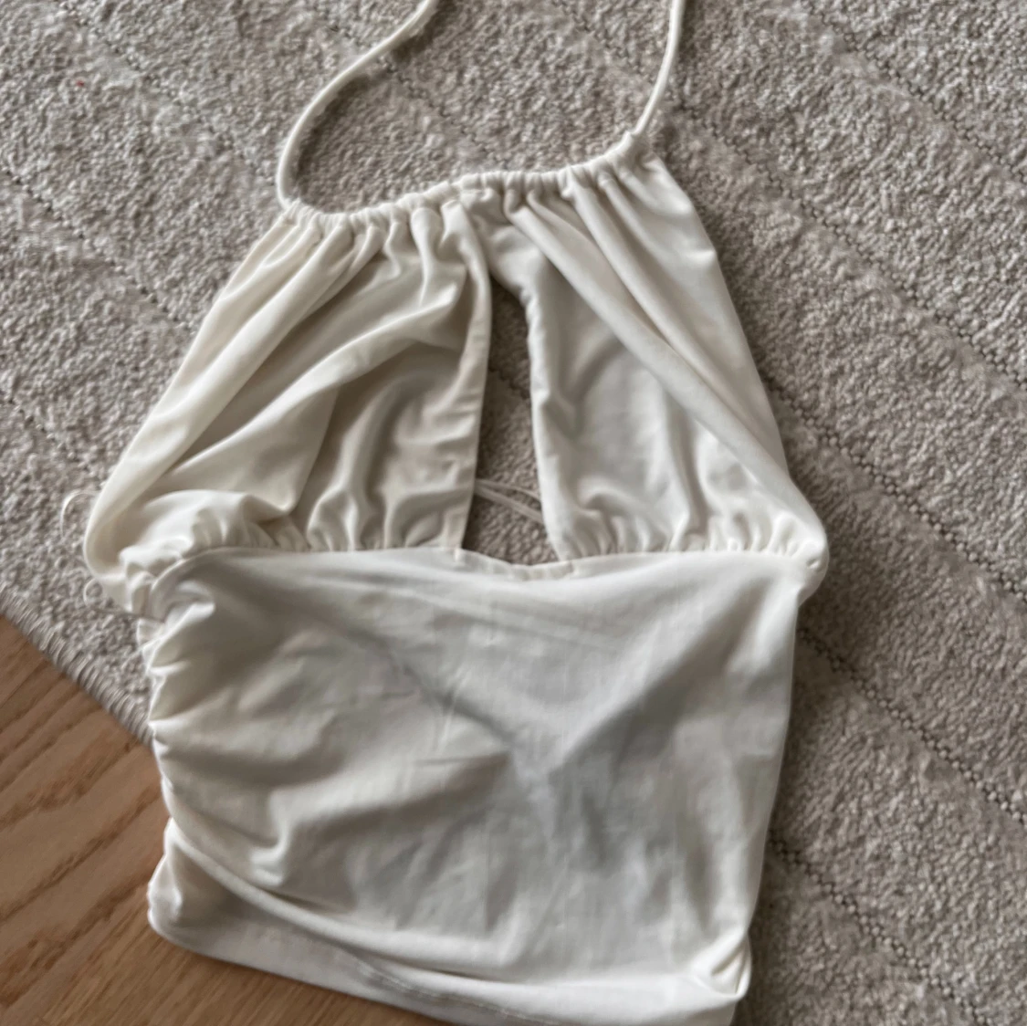 Vit omlott halterneck topp