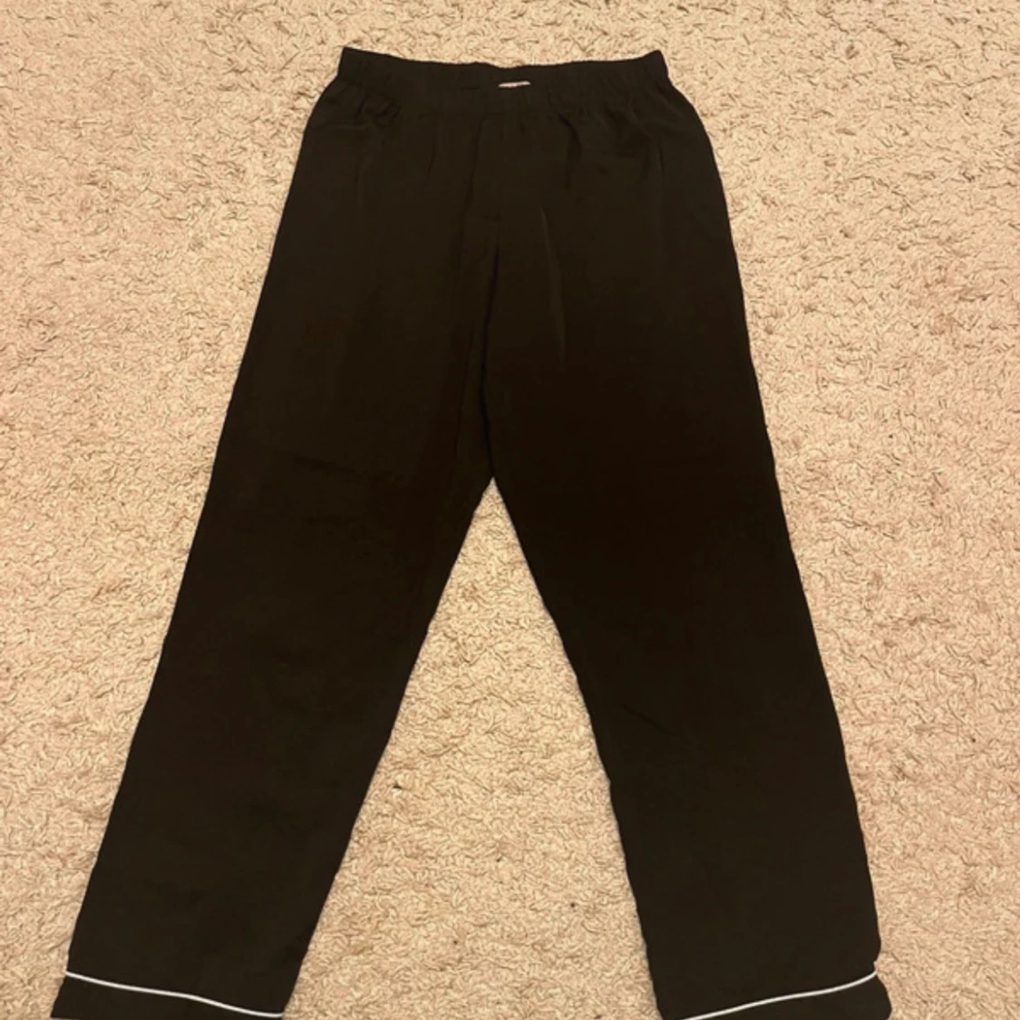 Svart skjorta med vita detaljer Anna Field - 2