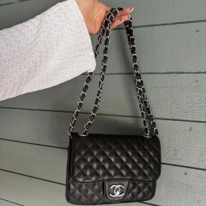 Väska  - Går att ha både som handväska och crossbody 