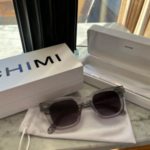 Chimi 04 grey - Säljer nu mina helt oanvända chimi 04 grey då jag har två par. Skriv för fler frågor! 