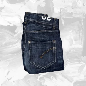 Dondup Jeans  - Säljer dessa feta Dondup jeans i den här sjukt snygga marinblå. de är i riktigt bra skick. Skriv i dm för intresse. 