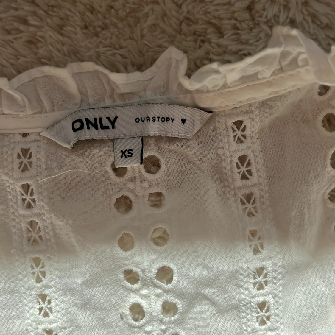 vit blus från only  - 1