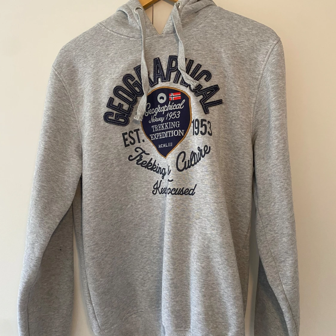 Grå hoodie från Geographical Norway