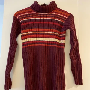 Polotröja, S  - Fin randig ribbstickad polotröja 🍂 Den är märkt 34/36 i storlek, dvs XS/S.