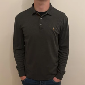 Ralph Lauren Pikétröja  - - Condition: 10/10 - Color: Gray  - Size: S - Retail price: 1749 SEK