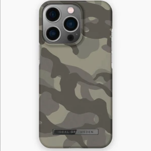 Ideal of Sweden skal - Ideal of Sweden skal för iPhone 13 Pro. Super fin militär grön färg och snyggt mönster. Lite använd men inga defekter. 