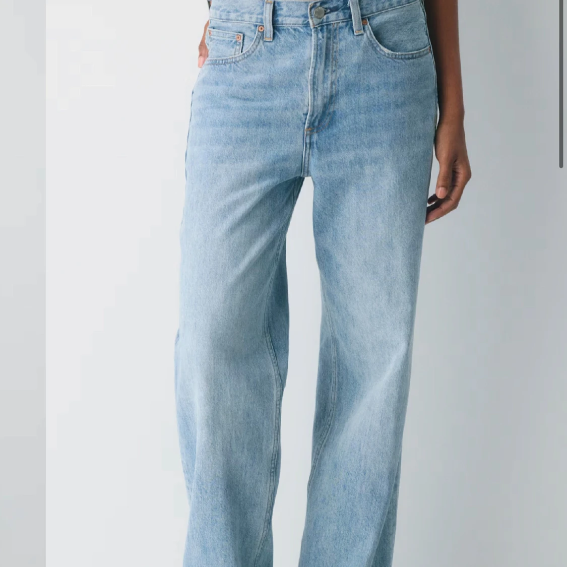 Ljusblå wide jeans från Aritzia - 1